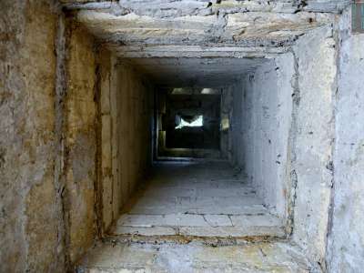 In alto dei pozzi di aerazione permettono la ventilazione e la regolazione della pressione dei bottini